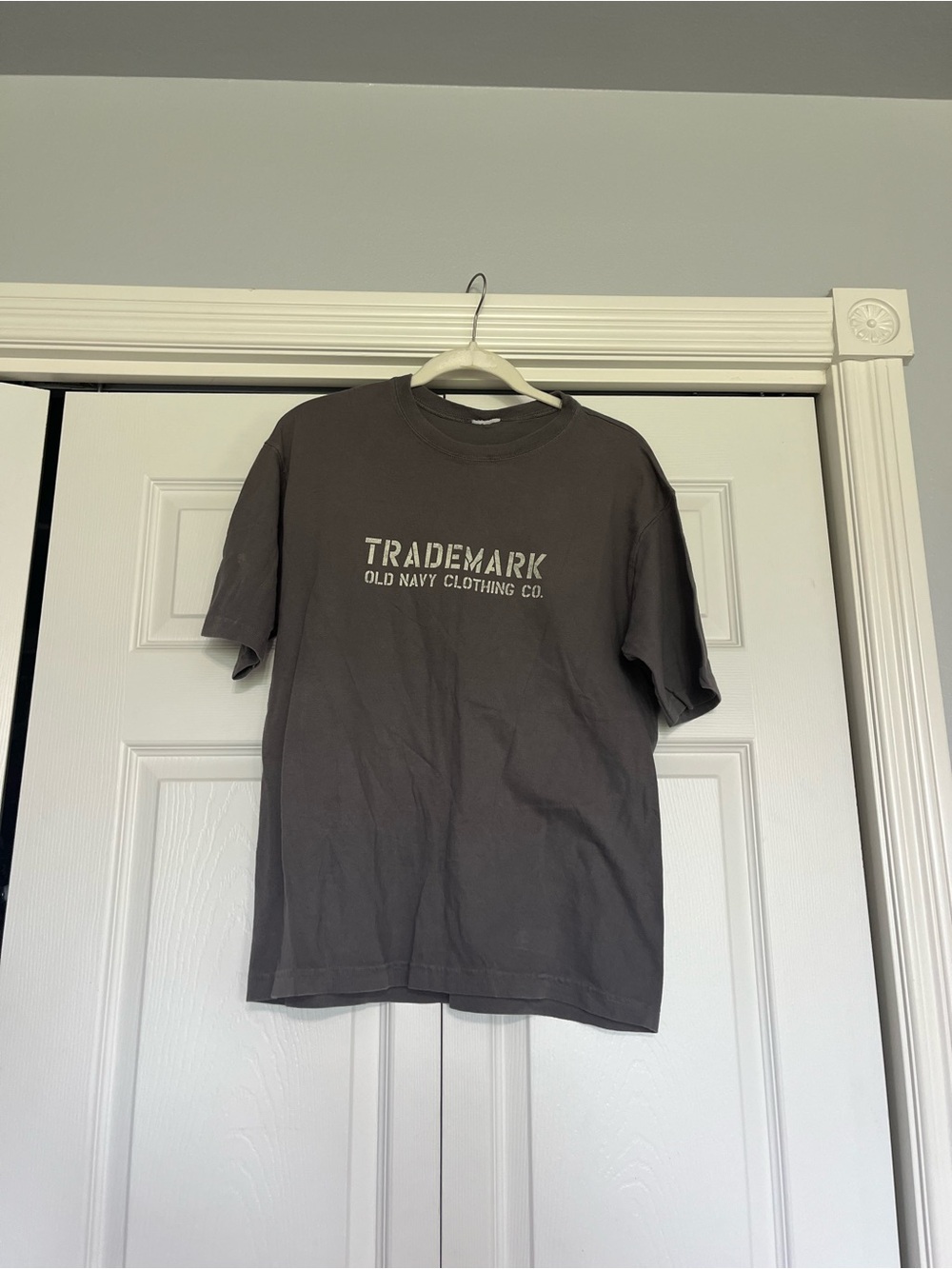Old Navy Vintage Men’s Trademark Short Sleeve T-Shirt — Charcoal